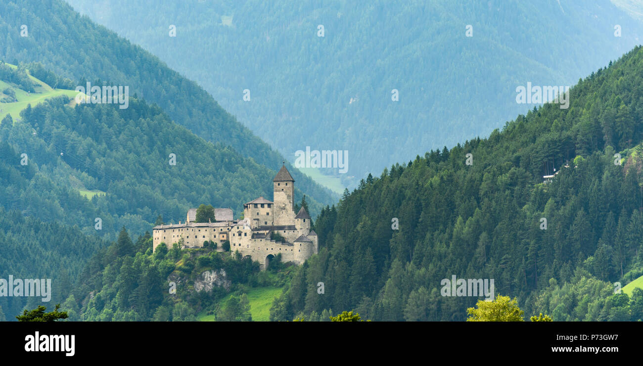 Schloss von Taufers und Val Aurina Stockfoto