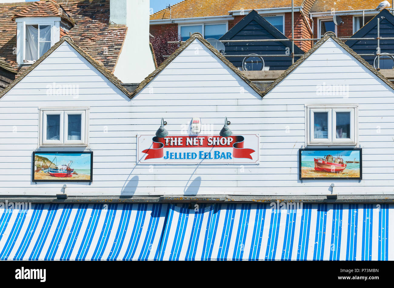 Die Net Shop Sülze Eel Bar in der Altstadt von Hastings, an der Küste von Sussex, Großbritannien Stockfoto