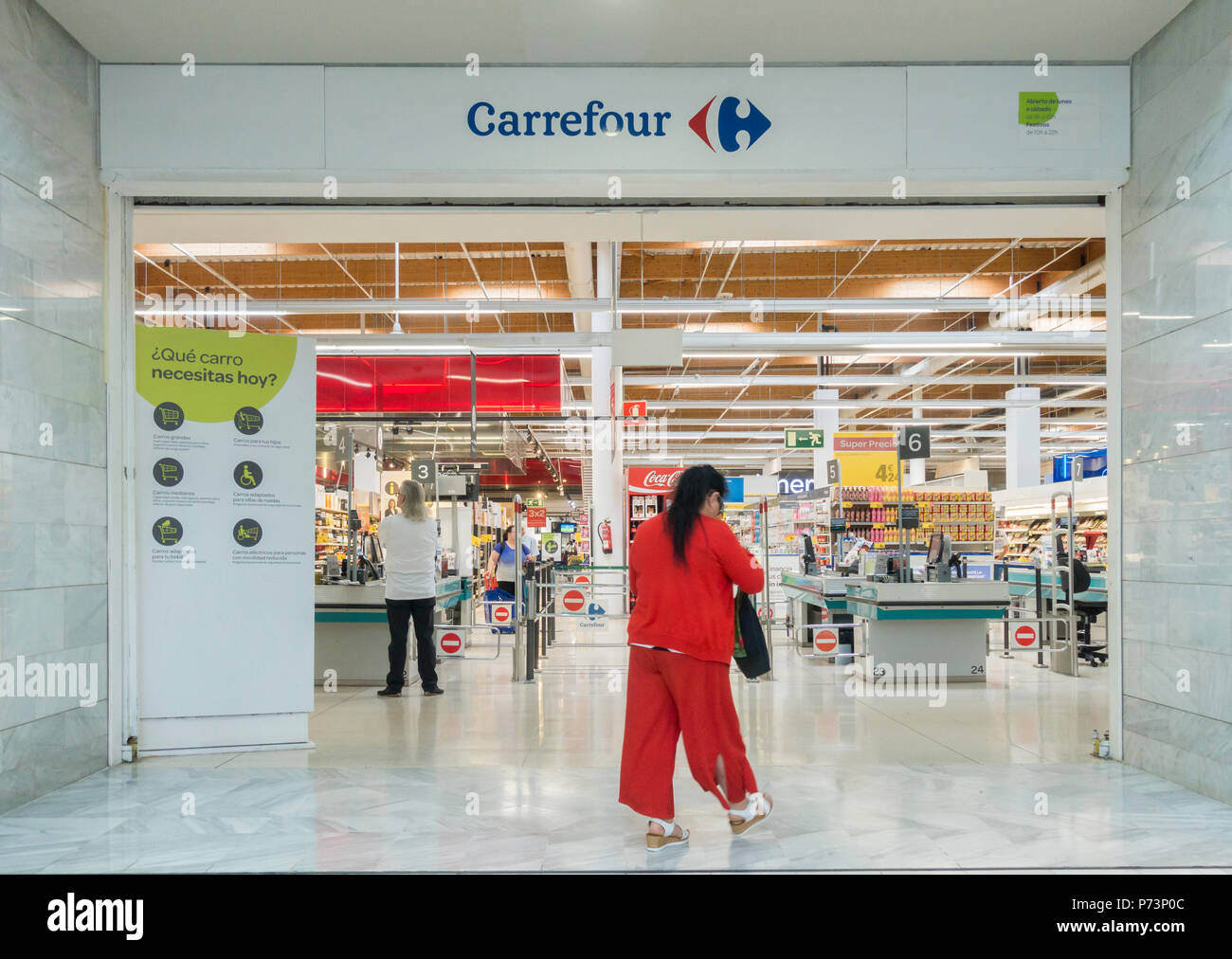 Carrefour Supermarkt Eingang in Spanien Stockfoto