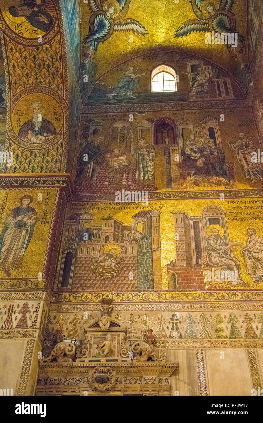 Italien Sizilien Arabischen normannische Kathedrale Duomo di Monreale erbaut 1172 - 1189 von König Wilhelm II. hauptapsis Detail pures Gold Mosaik Figuren Szenen Stockfoto