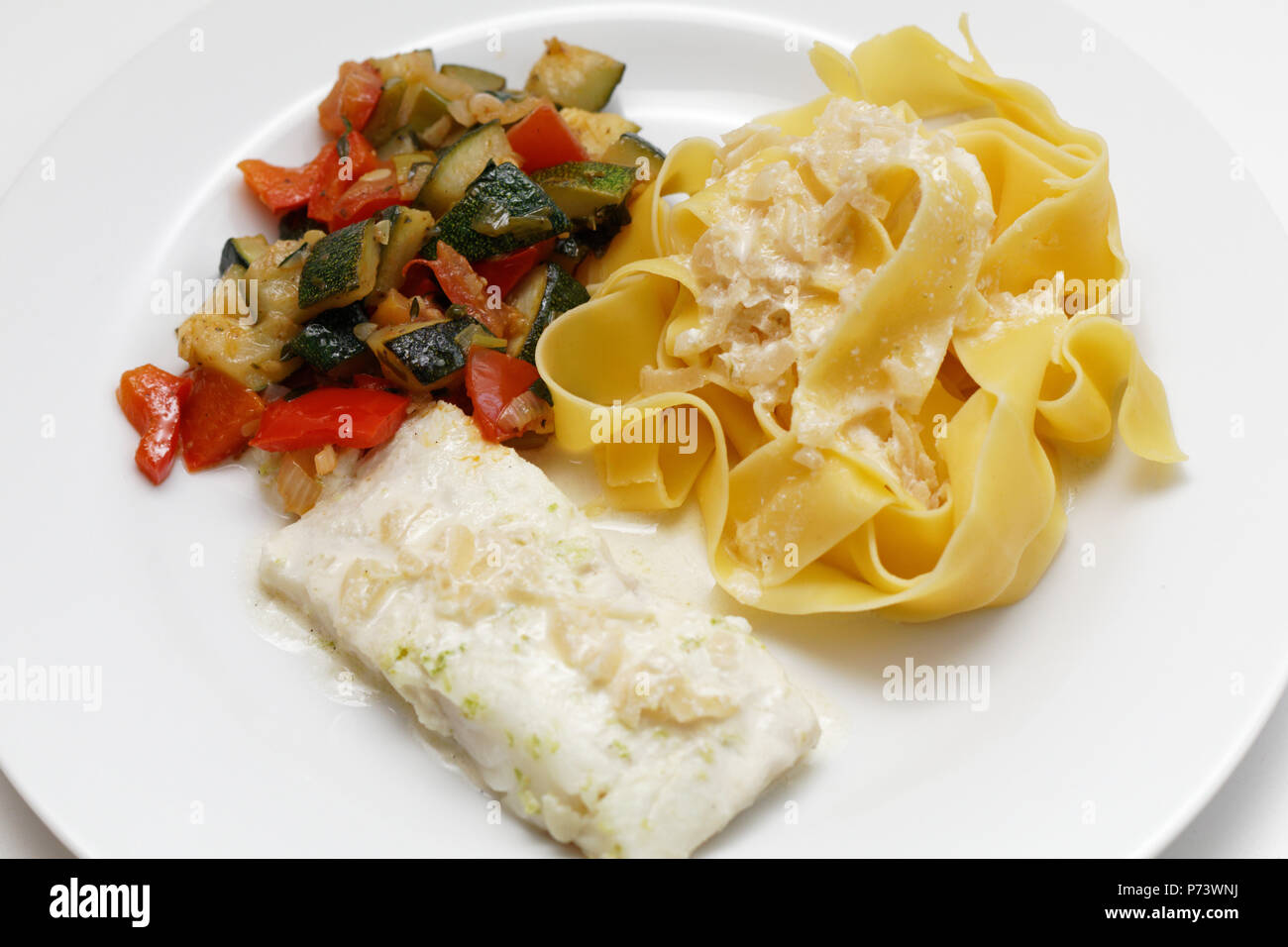 Gebackener kabeljau provenzalisch -Fotos und -Bildmaterial in hoher ...