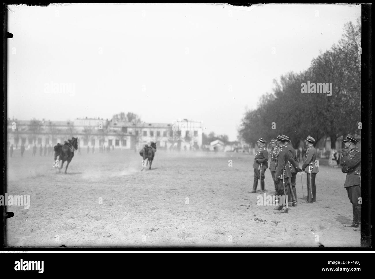 72 Narcyz Witczak-Witaczy ński-Wizyta króla Afganistanu Amanullaha Chana w1 Dywizjonie Artylerii Konnej w koszarach przy Ulicy 29 Listopada w Warszawie (107-175-4) Stockfoto