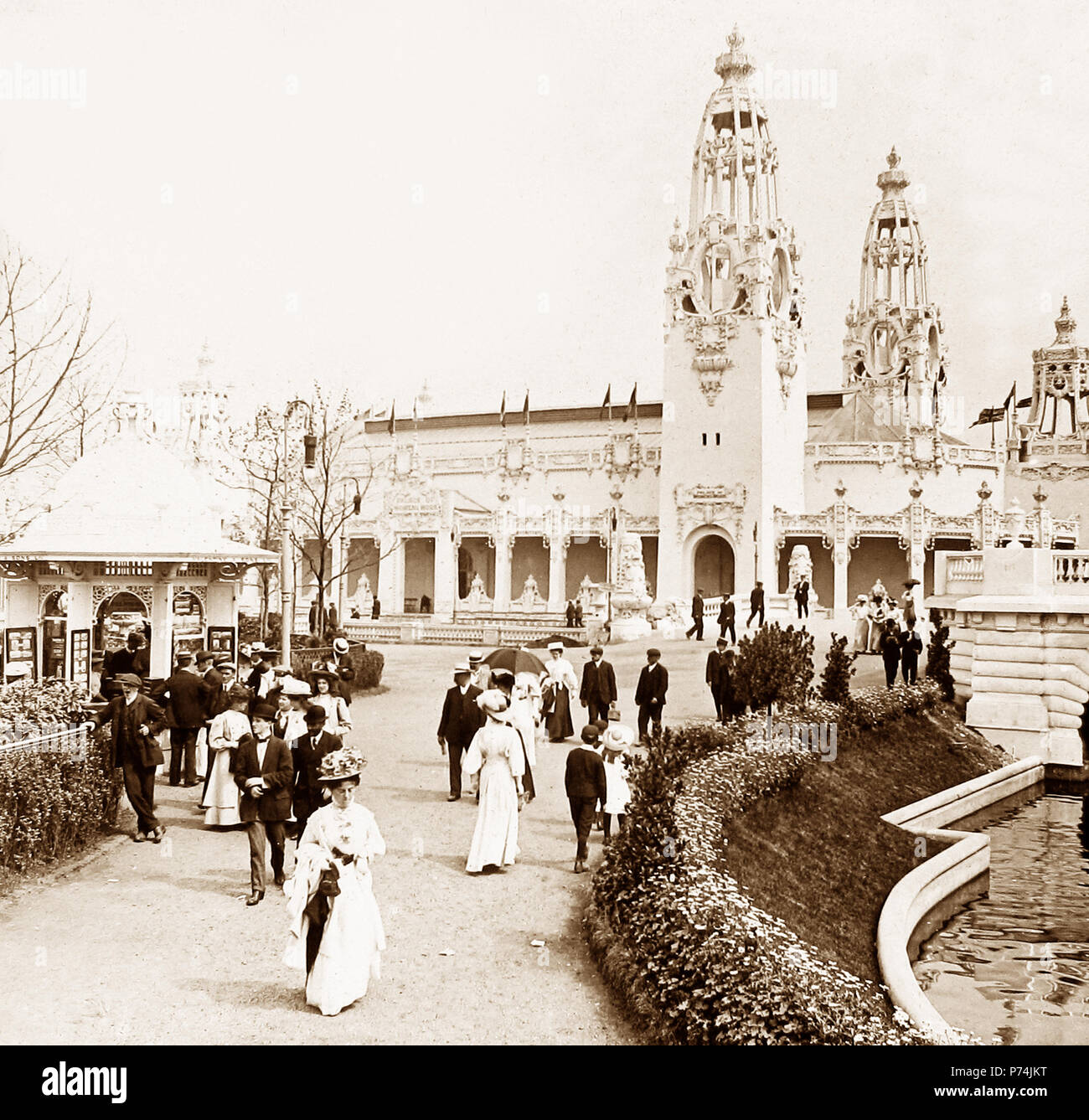 Der Palast der Arbeit von Frauen, der französisch-britischen Ausstellung in der Weißen Stadt, London, 1908 Stockfoto