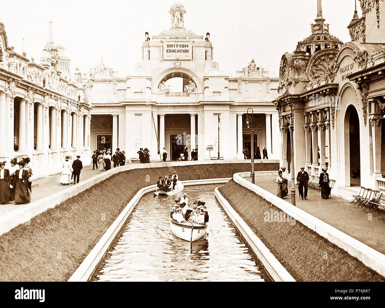 Hall des Britischen Bildung, der französisch-britischen Ausstellung in der Weißen Stadt, London, 1908 Stockfoto