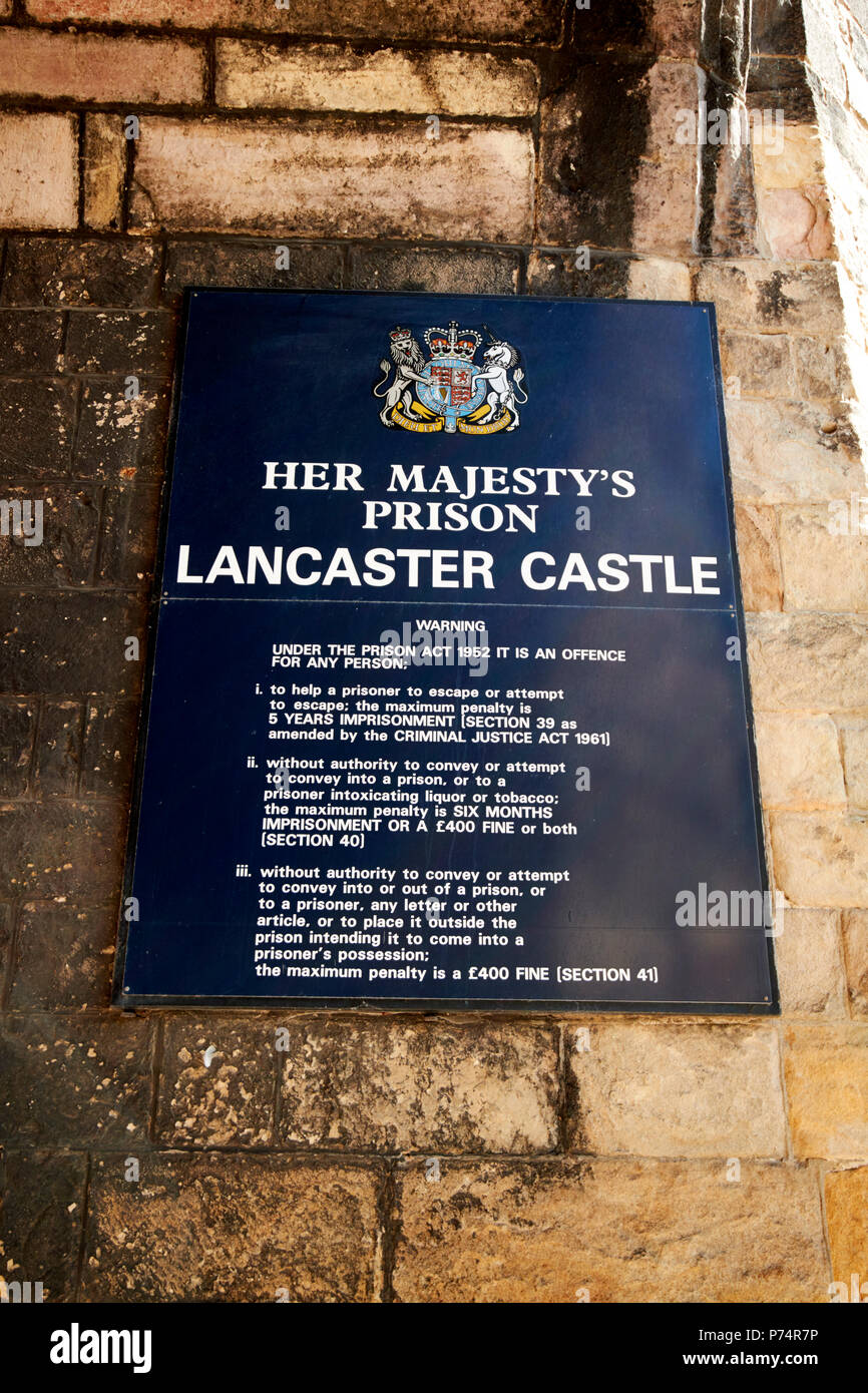 Warnung und Stvollzg Schild am Eingang des Schloss von Lancaster lancaster England Großbritannien Stockfoto