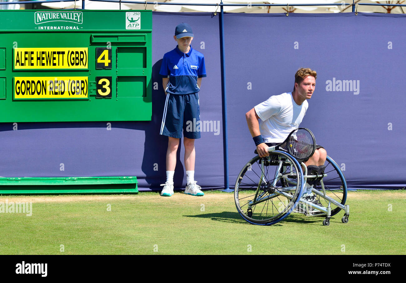 Alfie Hewett (GB) spielen in einer Demonstration Rollstuhl Tennis Spiel während der Natur Tal International, Eastbourne, 29. Juni 2018 Stockfoto