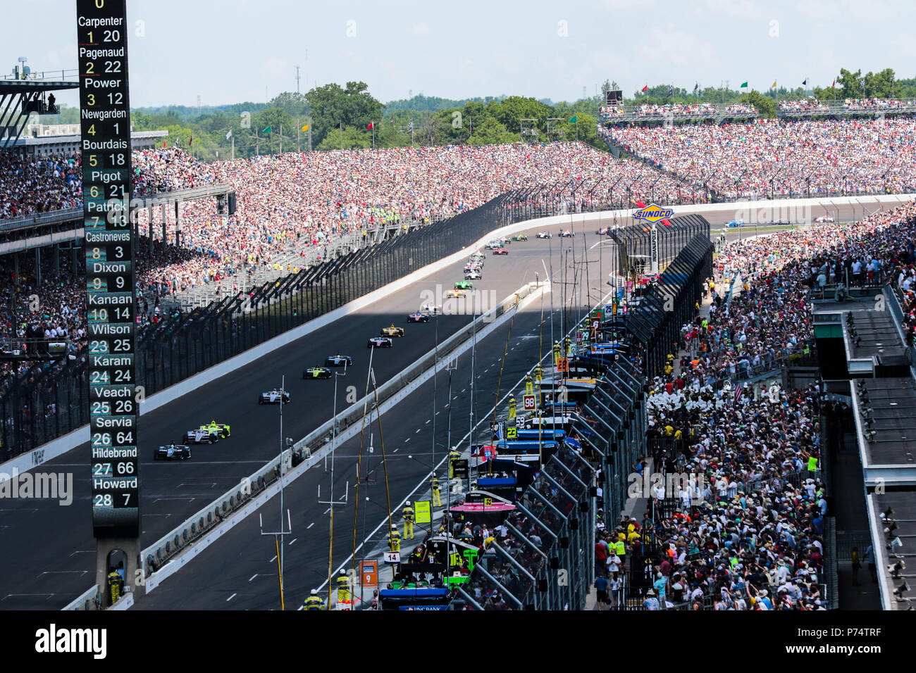 Ed Carpenter der Ed Carpenter Racing Team führt das Feld in seiner Nummer 20 Auto an der Indy 500-Rennen. Credit: Andy Clary/Spacesuit Medien. Stockfoto