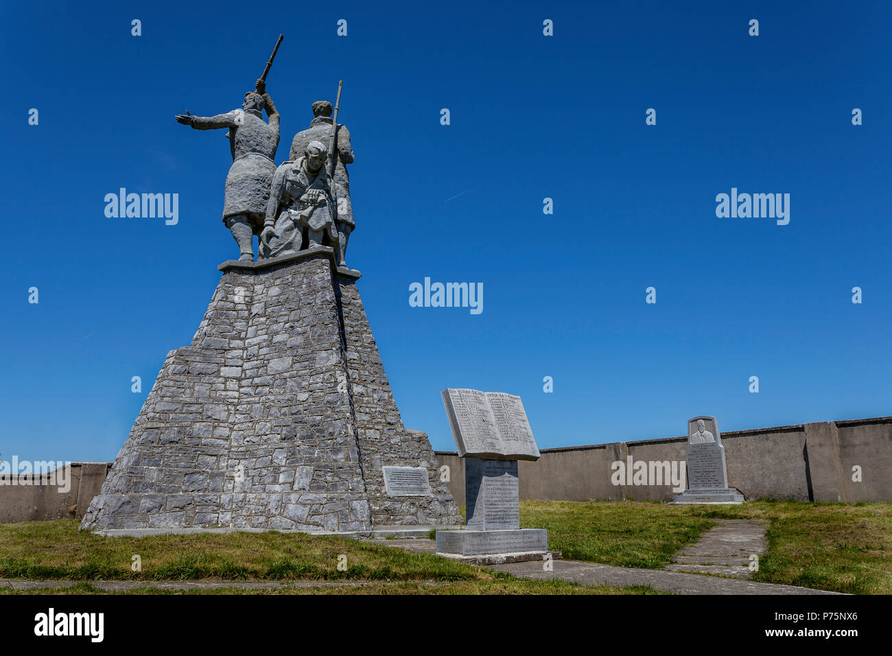 Commemorative Skulptur an die Freiheitskämpfer, die ihr Leben im Krieg von Unabhängigkeit verloren, County Roscommon Irland Stockfoto