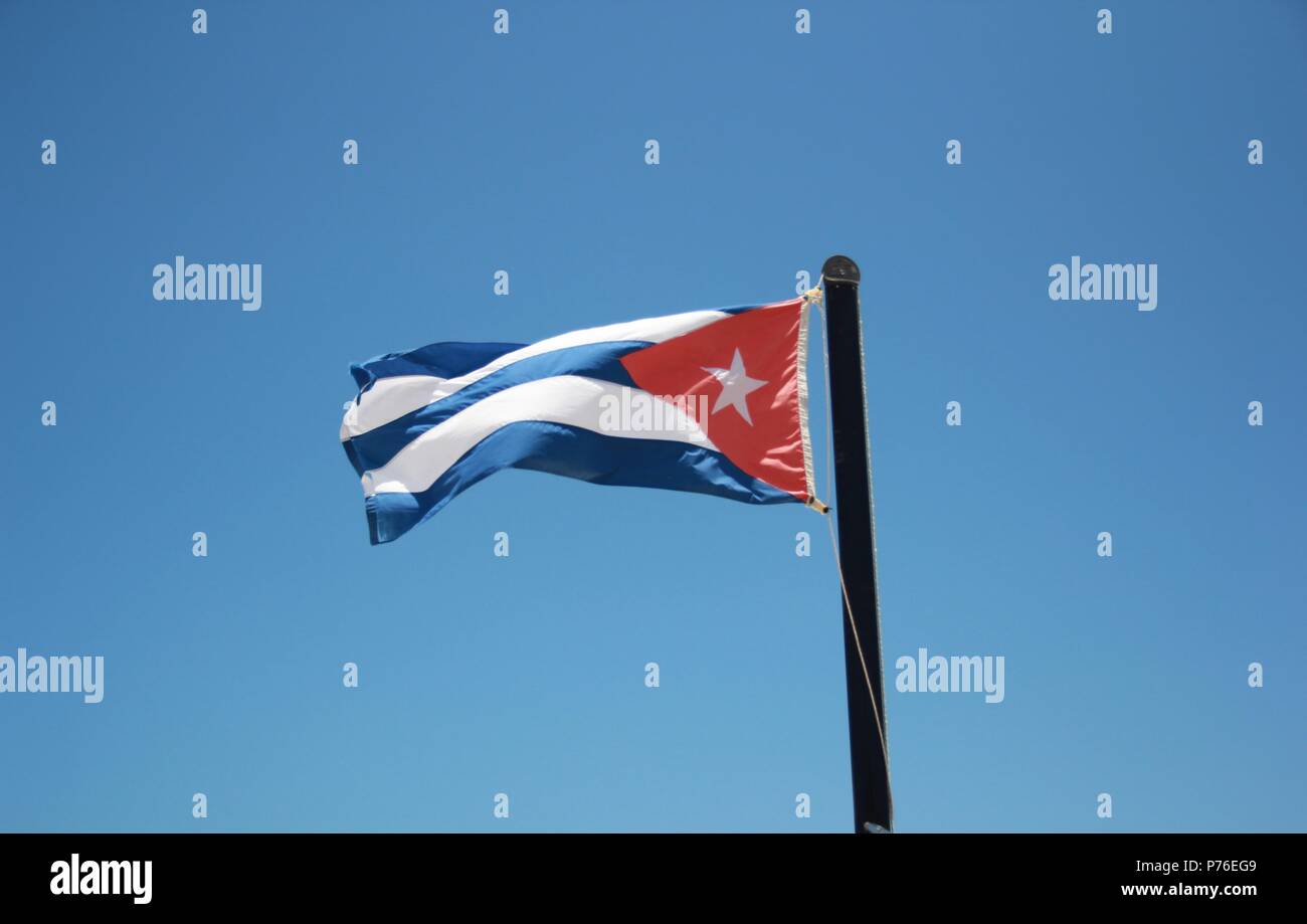 Flagge Kuba im Wind flattern. Stockfoto