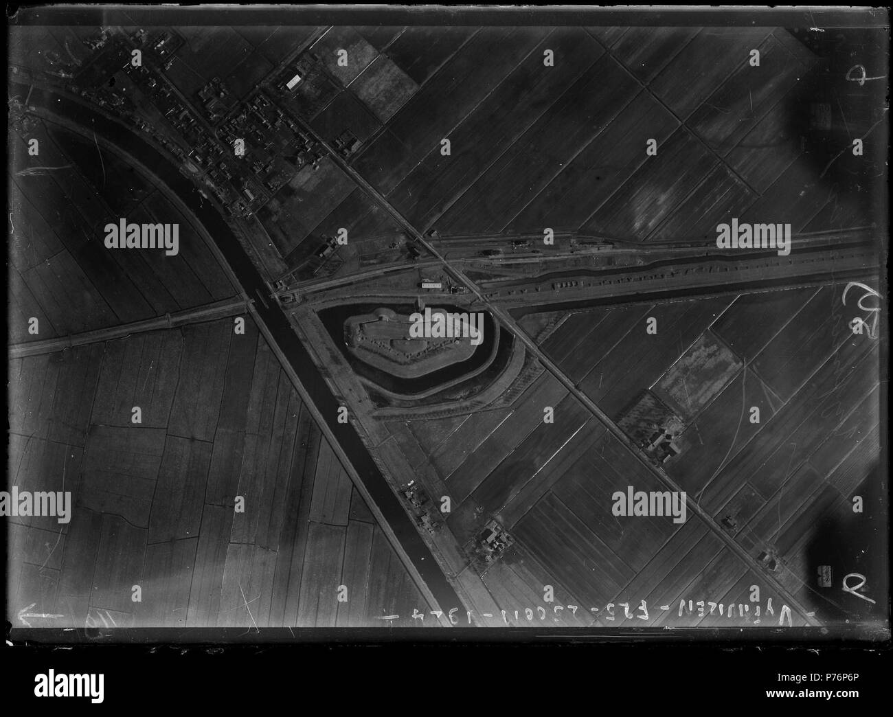 Nederlands: Verticale luchtfoto van het Fort bij Vijfhuizen ab 2500 m Hoogte. 1924 225 Verticale luchtfoto van het Fort bij Vijfhuizen ab 2500 m Hoogte Stockfoto