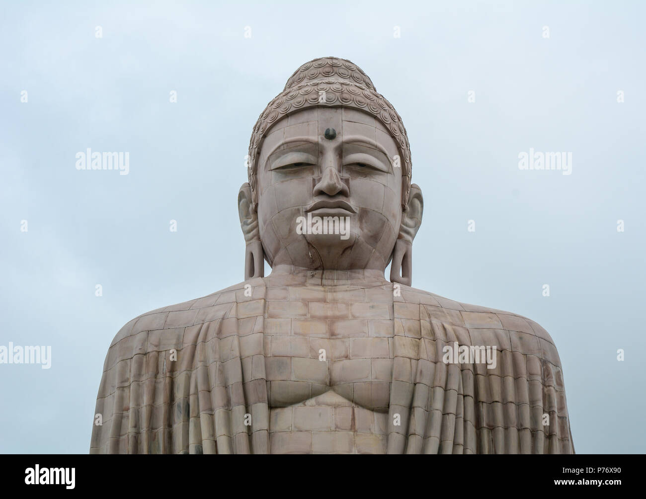 Alte Giant Buddha Statue in Bodhgaya, Indien. Bodhgaya ist die am meisten verehrten aller buddhistischen Heiligen Stätten. Stockfoto