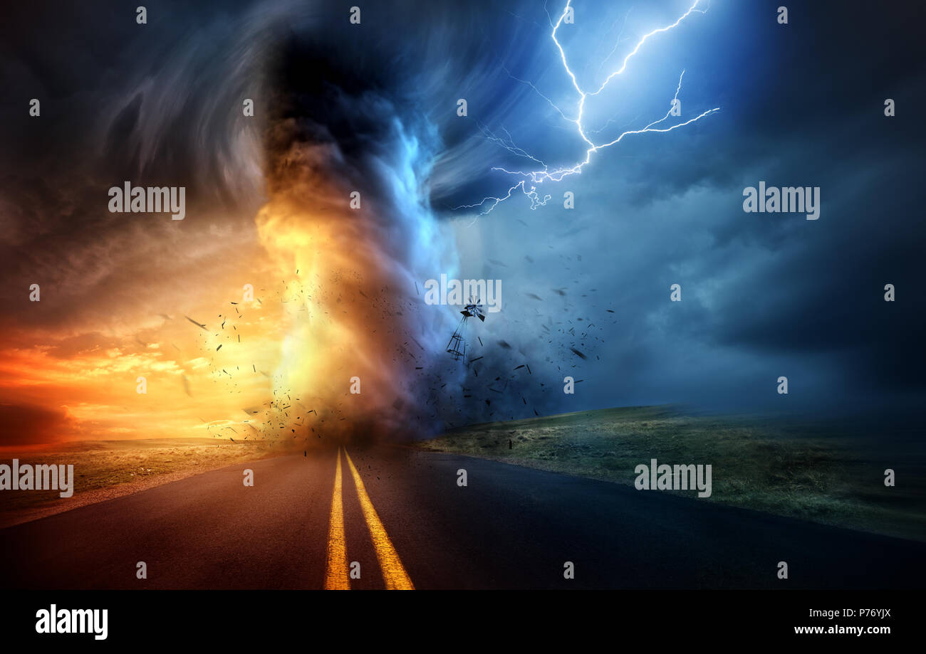 Eine dramatische Sturm bei Sonnenuntergang die Herstellung einer leistungsfähigen Tornado durch die Landschaft mit Wetterleuchten verdrehen. Landschaft mit gemischten Medien Abbildung. Stockfoto