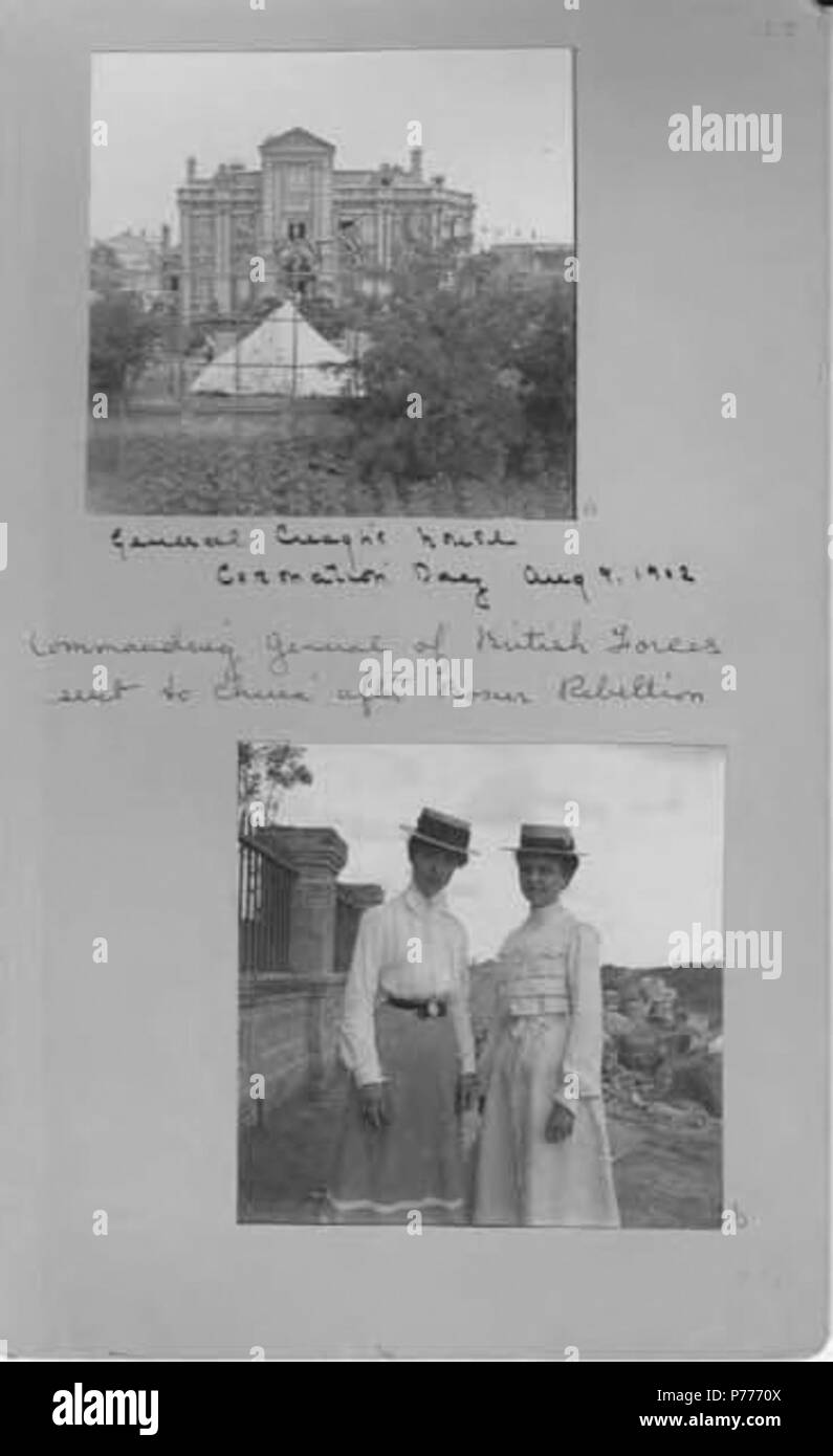 . Englisch: Allgemeine Creagh's Haus auf Krönung Tag; und Effie und Gertie, China, 1902. Englisch: auf Seite geschrieben: Kommandierender General der Britischen Streitkräfte nach China geschickt nach dem Boxeraufstand. PH-Coll 214. D25. 1902 5 Allgemeine Creagh's Haus auf Krönung Tag; und Effie und Gertie, China, 1902 (CHANDLESS 91) Stockfoto