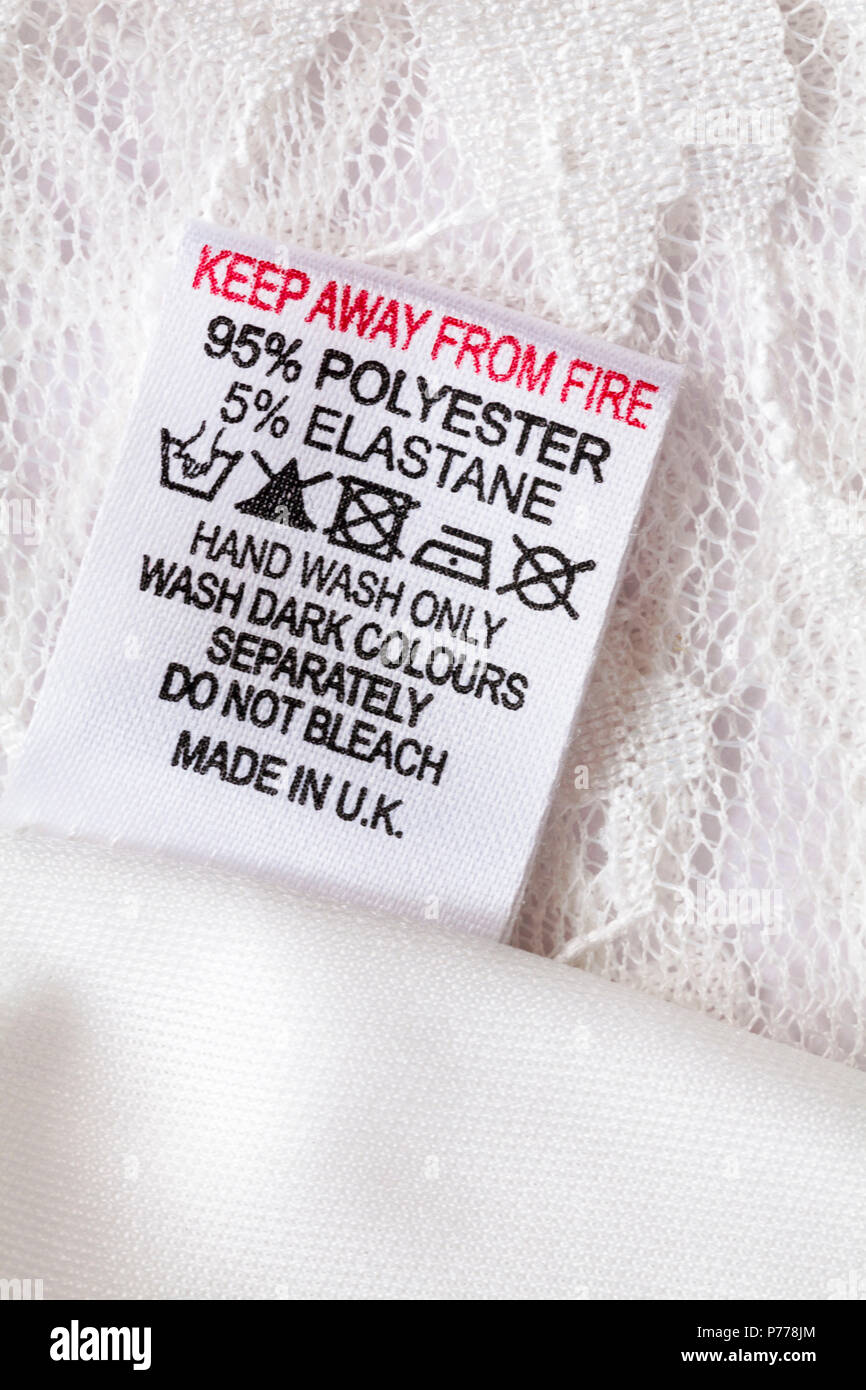 In der Nähe von Brand Label in der Kleidung hergestellt in Großbritannien - 95% Polyester 5% Elasthan Handwäsche waschen nur dunkle Farben separat Nicht bleichen Stockfoto