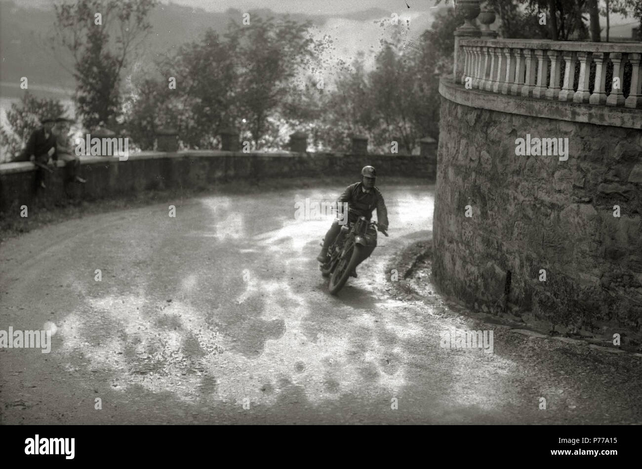 14 Carrera de automóviles y motocicletas por el Paseo del Faro (2 de 6) - Fondo Car-Kutxa Fototeka Stockfoto