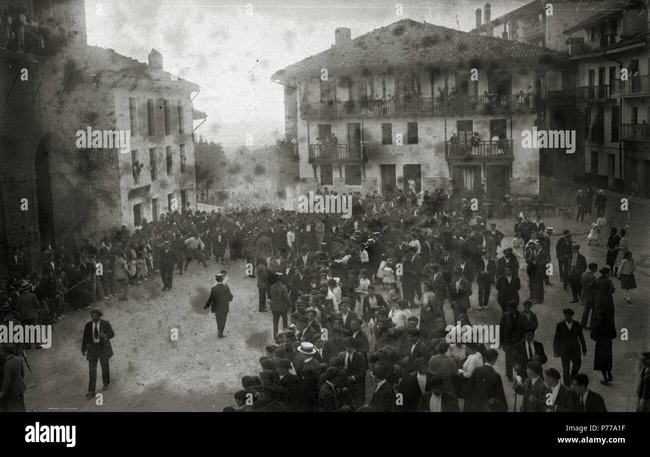 Español: Título original: Carrera de Kreuz en Oiartzun (2/3) Lokalisation: Oyarzun (Guipúzcoa). 1919 14 Carrera de Kreuz en Oiartzun (2 de 3) - Fondo Car-Kutxa Fototeka Stockfoto