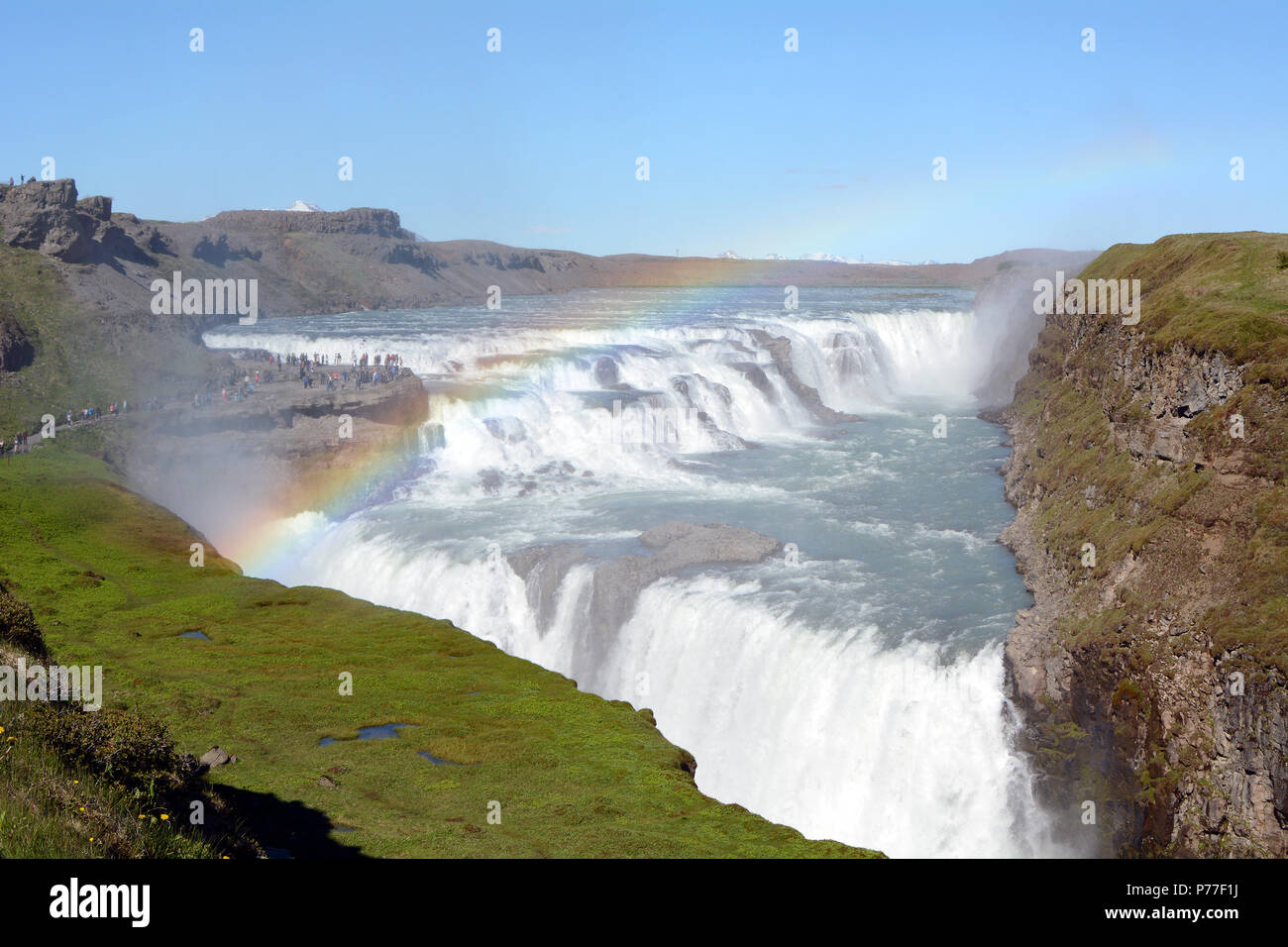 Gullfoss Wasserfall mit Regenbogen in Island Stockfoto