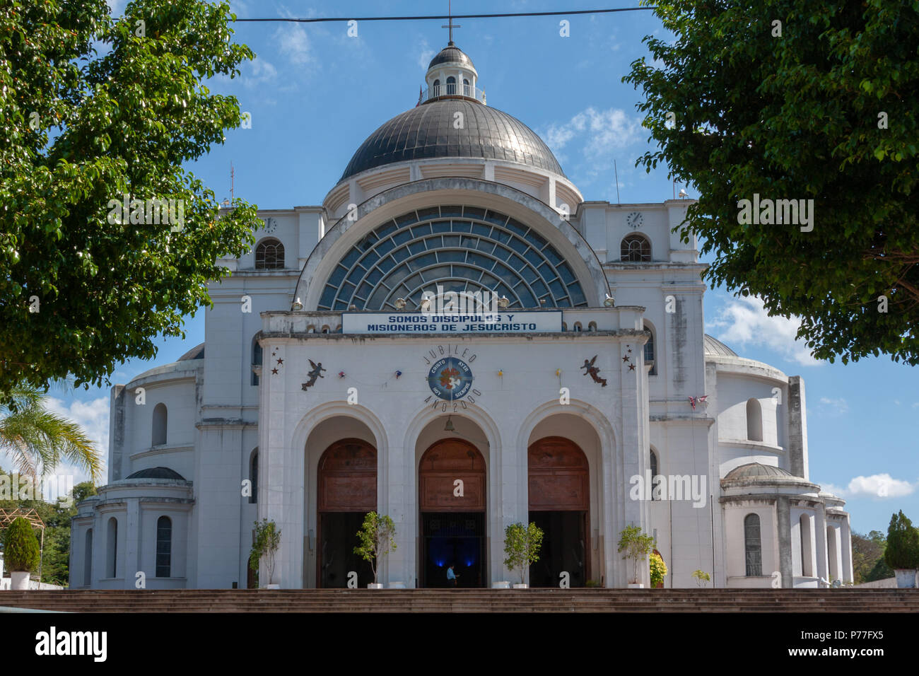 Catedral Basilica De Nuestra Señora de los Milagros (Kathedrale Basilika Unserer Lieben Frau von Wunder), katholische Kirche in Caacupé, Cordillera, Paraguay Stockfoto