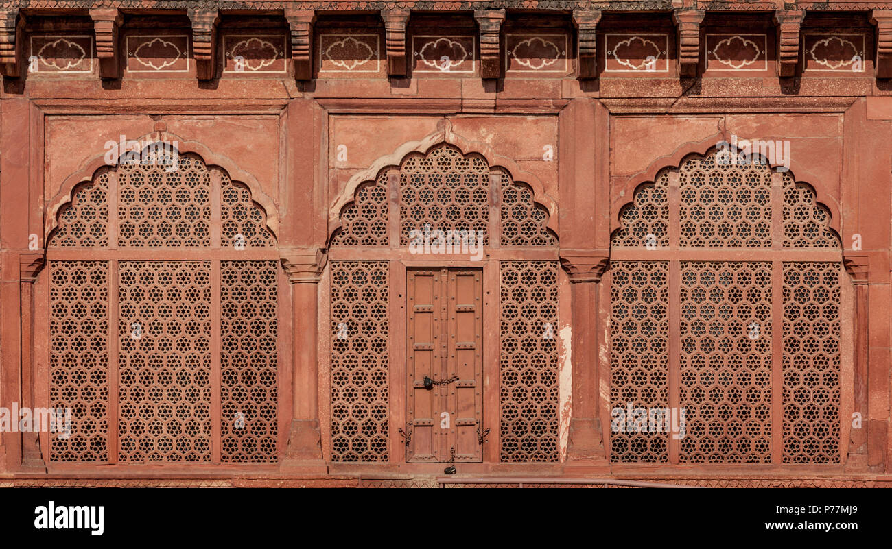 Tür und Fenster im Taj Mahal, Agra, Indien Stockfoto