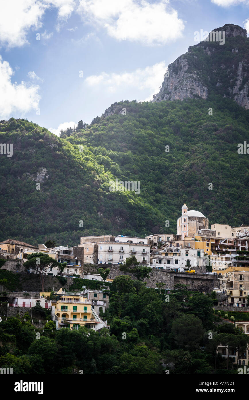 Positano, einem Dorf hochliegend, Amalfiküste, Italien Stockfoto