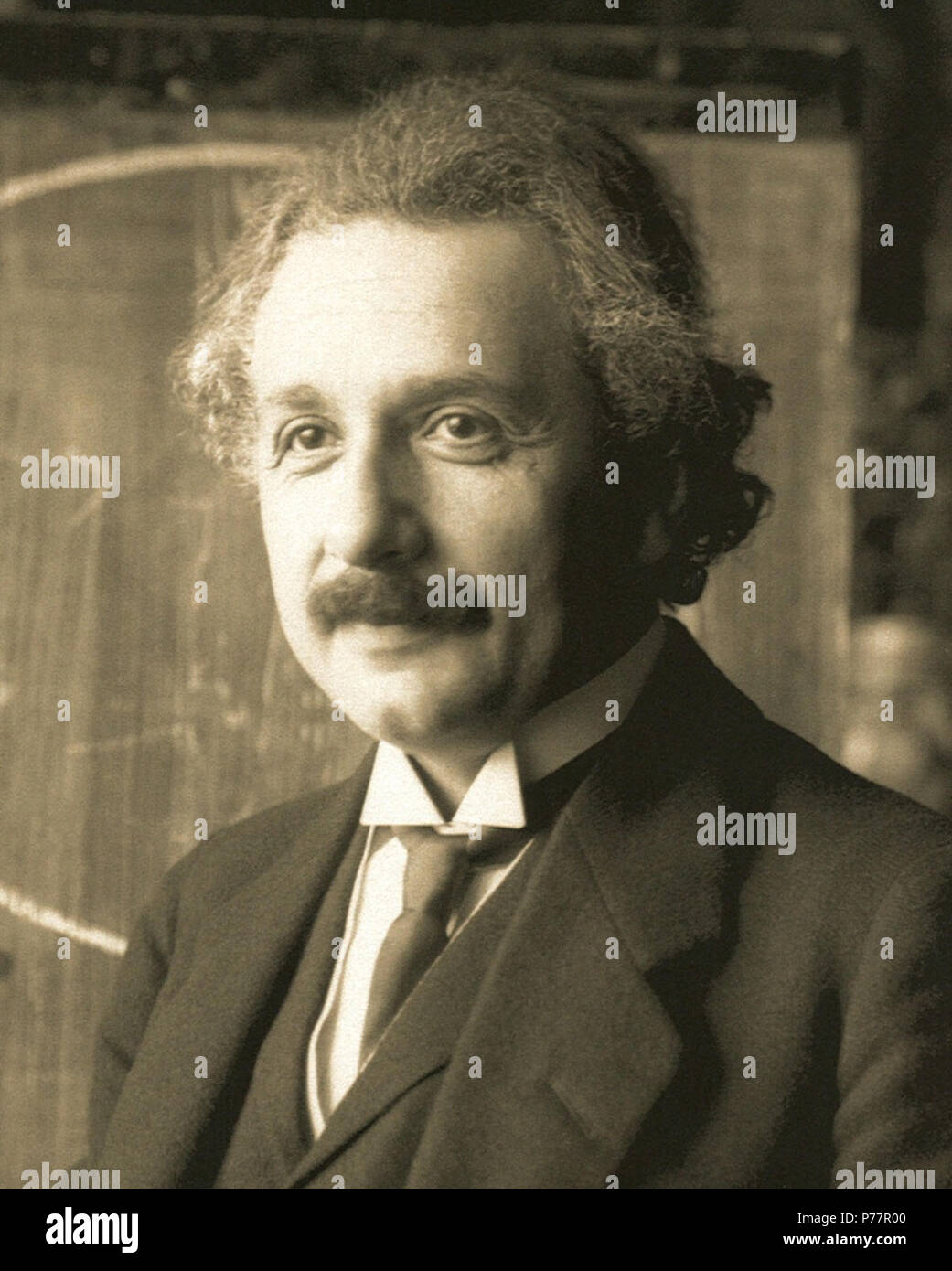 Albert Einstein während einer Vorlesung in Wien 1921 (Alter 42). 1921 27 Einstein 1921 durch F Schmutzer 2 Stockfoto