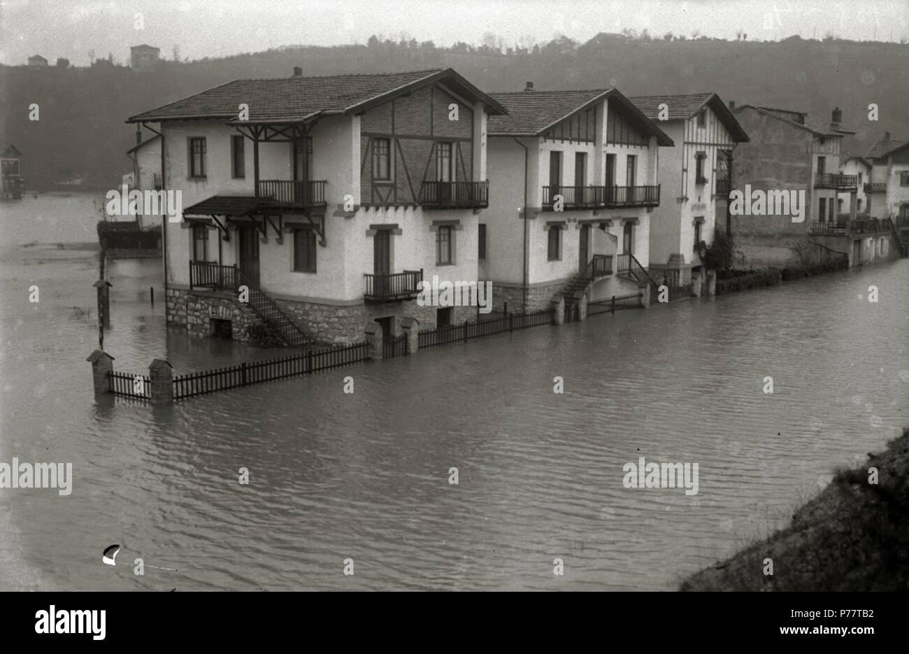Español: Título original: Inundaciones en la Zona de Txomin-Enea y en el Resto del Barrio de Loiola (6/11) Lokalisation: in San Sebastián (Guipúzcoa). N/A38 Inundaciones en la Zona de Txomin-Enea y en el Resto del Barrio de Loiola (6 de 11) - Fondo Car-Kutxa Fototeka Stockfoto Español: Título original: Inundaciones en la Zona de Txomin-Enea y en el Resto del Barrio de Loiola (6/11) Lokalisation: in San Sebastián (Guipúzcoa). N/A38 Inundaciones en la Zona de Txomin-Enea y en el Resto del Barrio de Loiola (6 de 11) - Fondo Car-Kutxa Fototeka Stockfoto