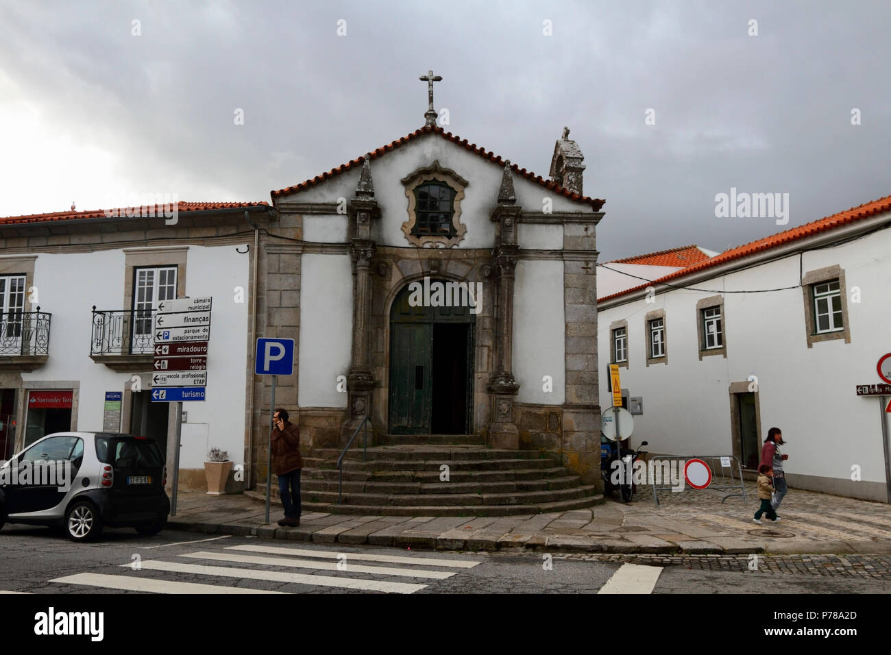 Eingang Fassade von Sao Joao Kirche, Caminha, Provinz Minho, Nordportugal Stockfoto