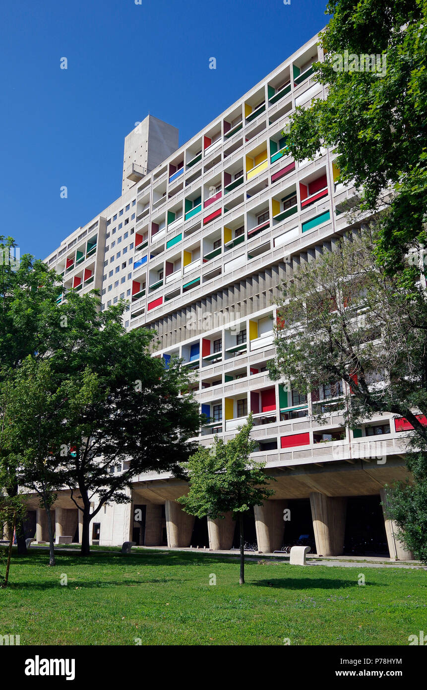 Osten Erhebung der Unité d'habitation, ein Mietshaus in Marseille, Le Corbusier, ein Pionier der modernen Architektur. Stockfoto