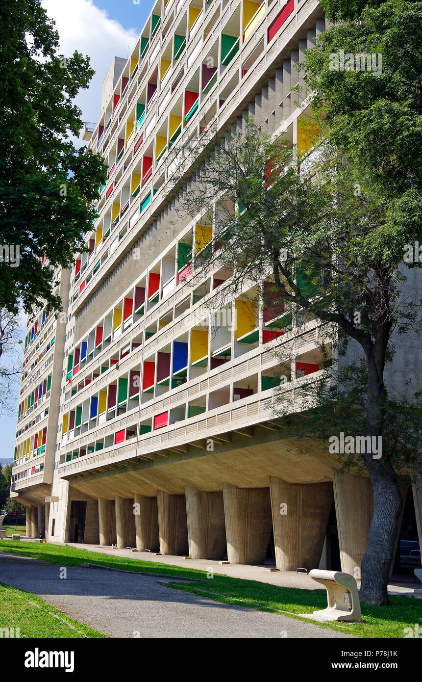 Osten Erhebung der Unité d'habitation, ein Mietshaus in Marseille, Le Corbusier, ein Pionier der modernen Architektur. Stockfoto