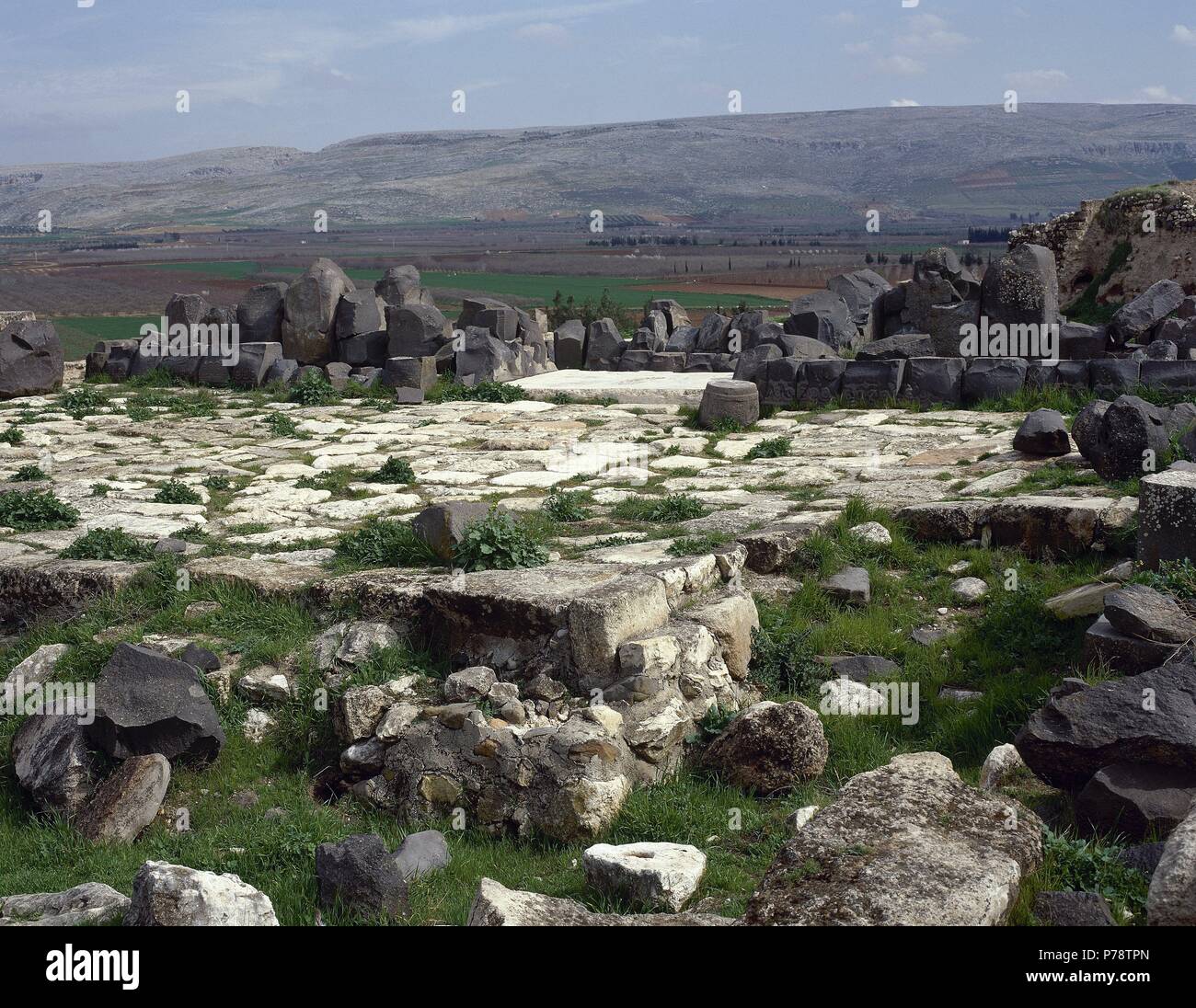 EPOCA NEO-HITITA. SIRIA. (CIVILIZACIONES DEL MEDITERRANEO orientalisch). SANTUARIO DE AIN-DARA (siglos IX-X ein. C) Lo más wahrscheinlich dedicado al Culto a la diosa de la fertilidad Ishtar. Vista allgemeine del Recinto del Templo. Alrededores de Aleppo. SIRIA. Stockfoto