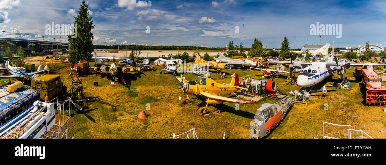 Das Museum von Flugzeugen am Flughafen Riga, wo Proben der sowjetischen Flugzeuge Ausrüstung präsentiert werden Stockfoto