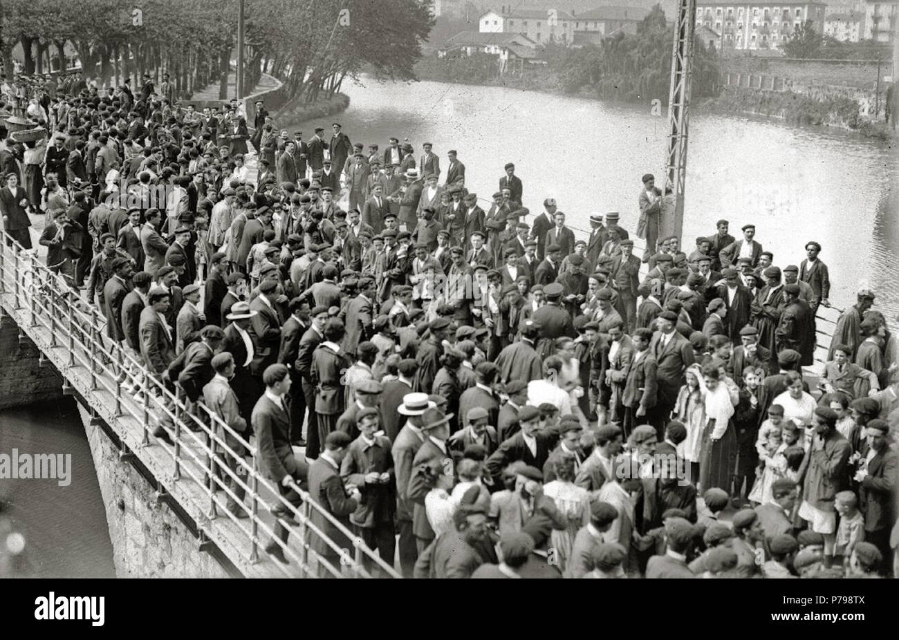 Español: Título original: Carrera de Cross de Tolosa (12/16) Lokalisation: Tolosa (Guipúzcoa). 1919 14 Carrera de Cross de Tolosa (12 de 16) - Fondo Car-Kutxa Fototeka Stockfoto