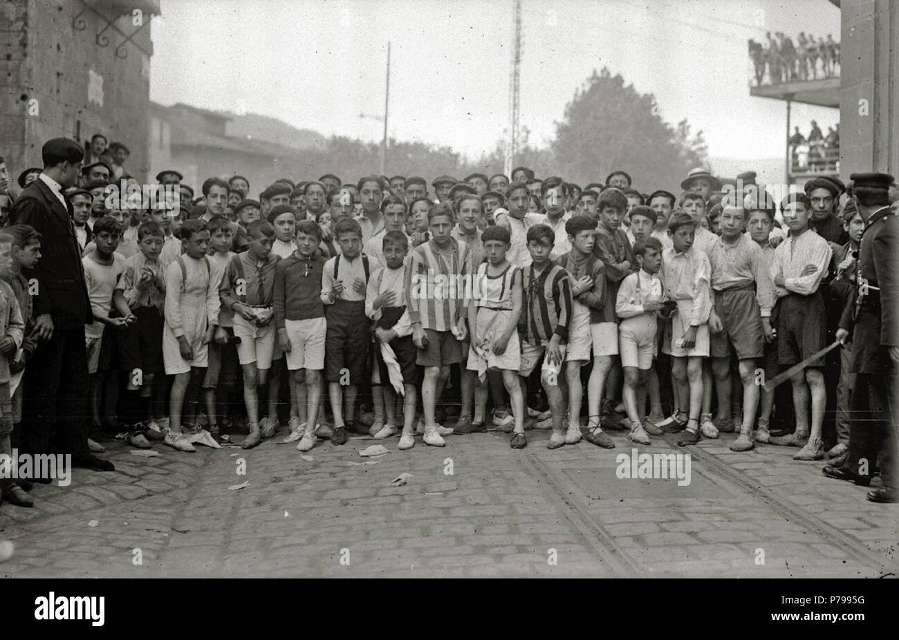 Español: Título original: Carrera de Cross de Tolosa (14/16) Lokalisation: Tolosa (Guipúzcoa). 1919 14 Carrera de Cross de Tolosa (14 de 16) - Fondo Car-Kutxa Fototeka Stockfoto