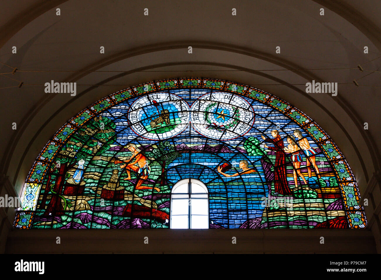 Innenraum Glasfenster, Catedral Basilica De Nuestra Señora de los Milagros (Kathedrale Basilika Unserer Lieben Frau von Caacupé, Wunder), Paraguay Stockfoto