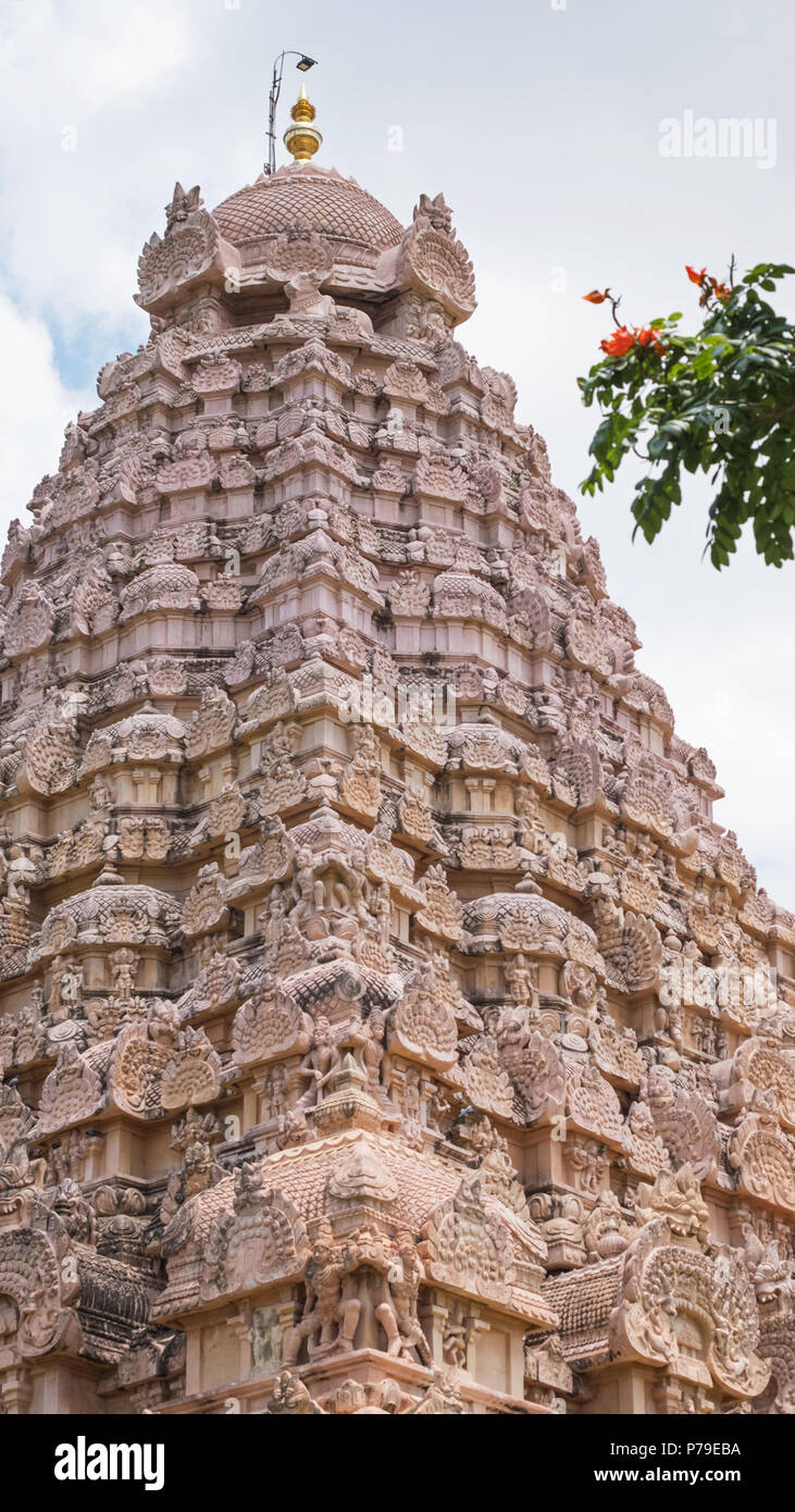 Der Schrein, oder Vimana, des 11. Jahrhunderts an Gangaikondacholapuram Brihadeeswarar Tempel in Tamil Nadu, Indien Stockfoto