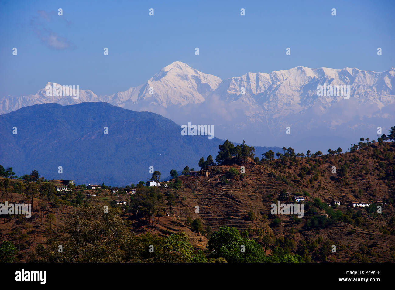 Himalaya ab Lamgara Dorf gesehen, Kumaon Hügel, Uttarakhand, Indien Stockfoto