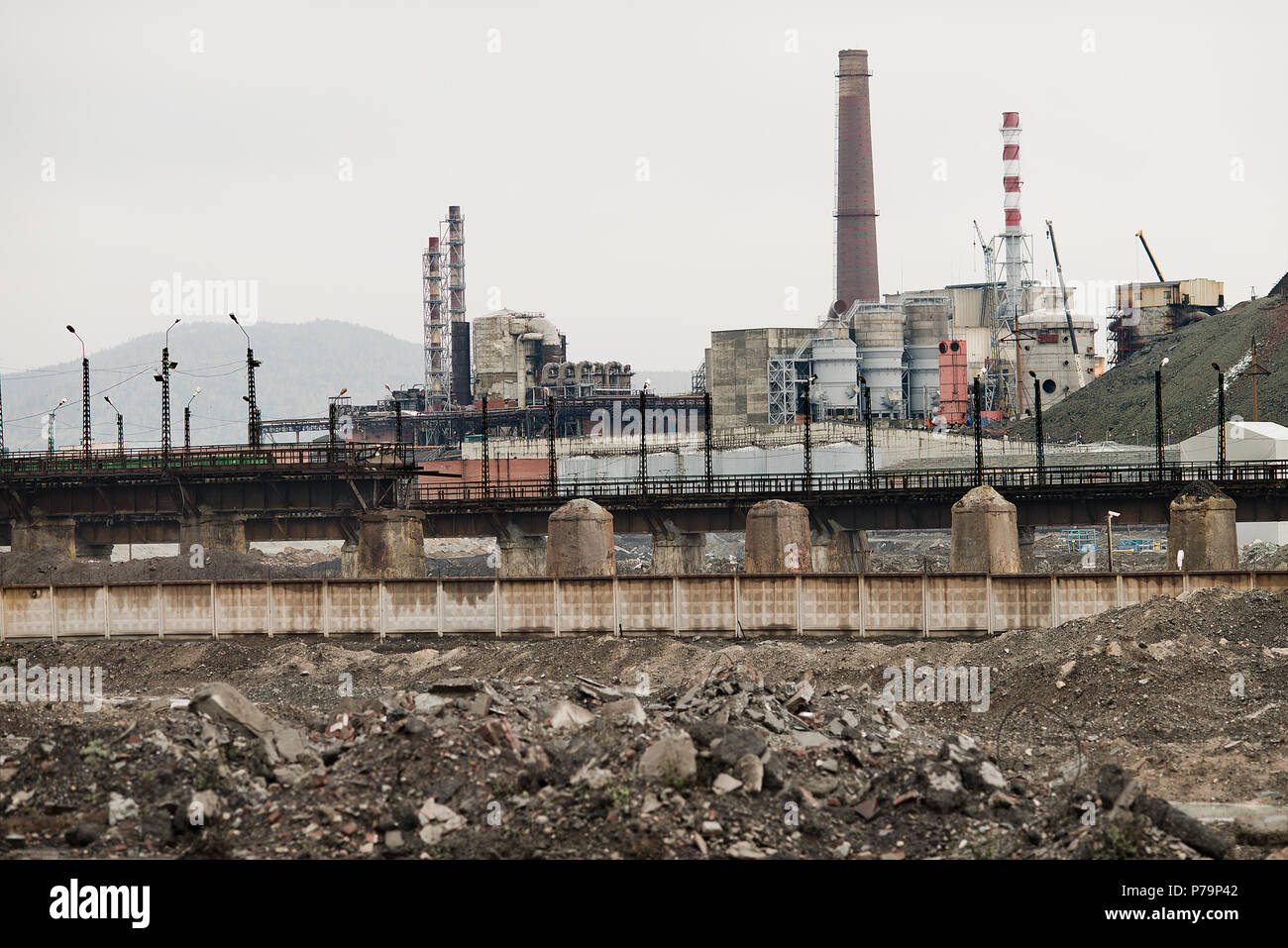 Landschaft-Verschmutzung der Umwelt Emissionen von Industrieanlagen, Karabash Stadt;  Russland Stockfoto