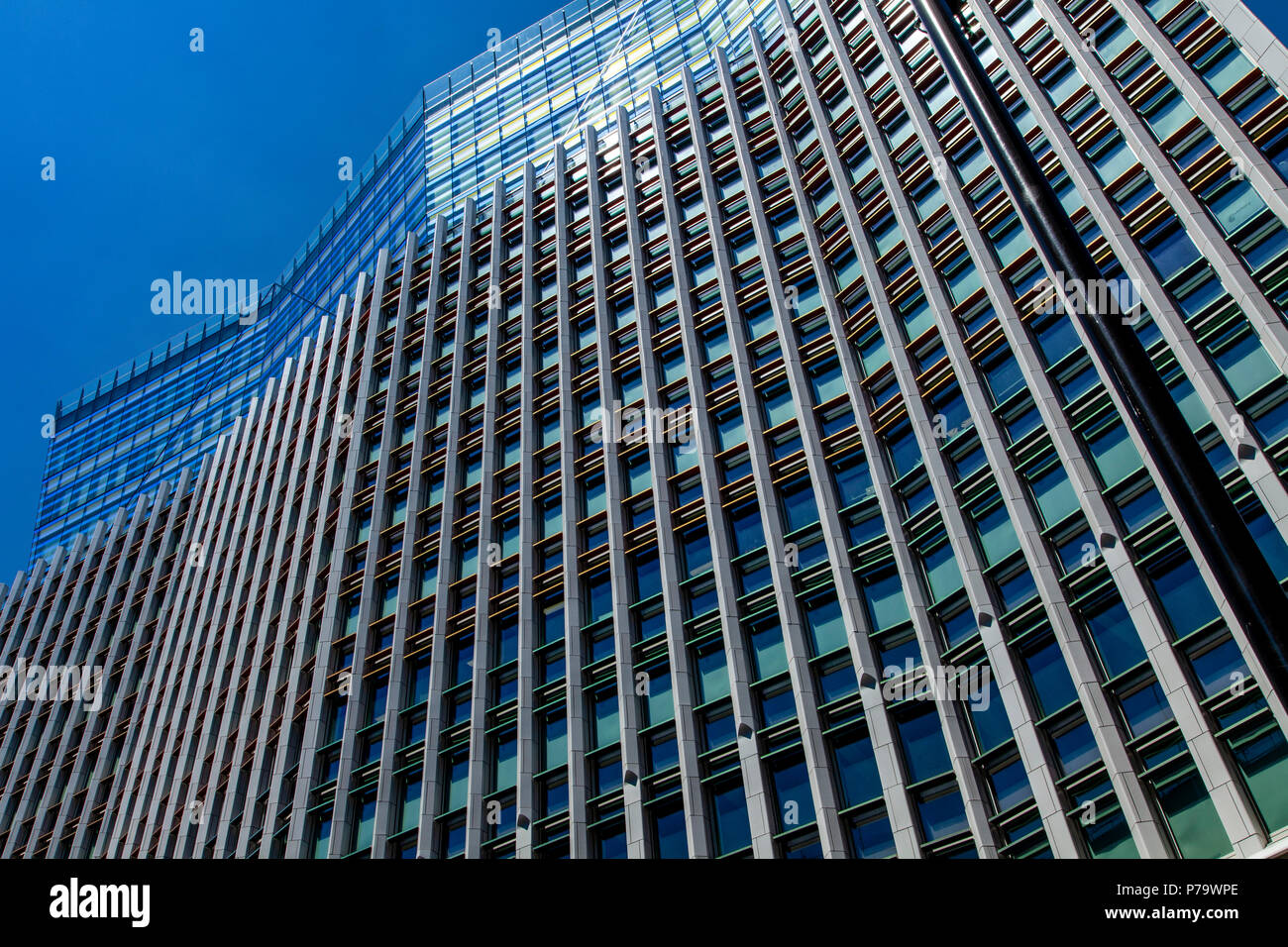 Eine Fen Gerichtsgebäude, fotografiert von der Straße, London, England Stockfoto