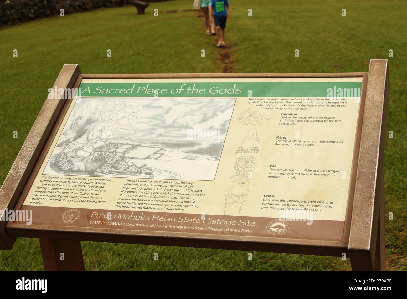 Unterschreiben Sie bei Puu O Mahuka Heiau State Historic Site. Ein heiliger Ort der Götter. Ein Bluff mit Blick auf Waimea Bay und Waimea Valley. Insel Oahu, Hawaii, USA Stockfoto