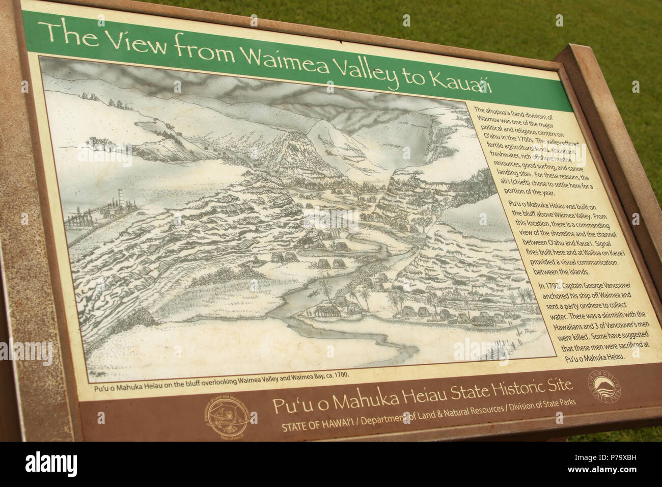 Unterschreiben Sie bei Puu O Mahuka Heiau State Historic Site - Die Ansicht Der Waimea Valley. Ein heiliger Ort der Götter. Ein Bluff mit Blick auf Waimea Bay und Waimea Stockfoto