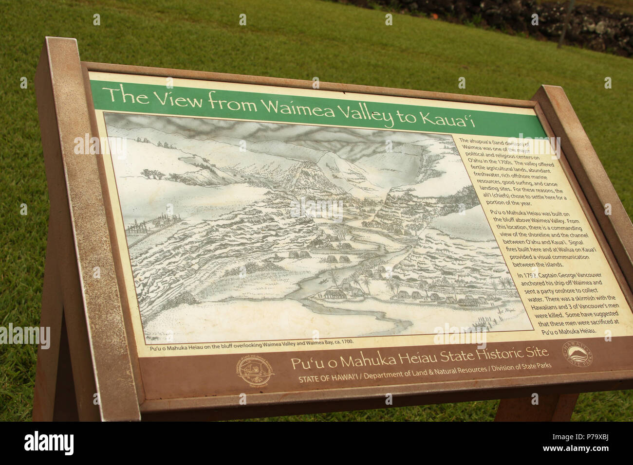 Unterschreiben Sie bei Puu O Mahuka Heiau State Historic Site - Die Ansicht Der Waimea Valley. Ein heiliger Ort der Götter. Ein Bluff mit Blick auf Waimea Bay und Waimea Stockfoto
