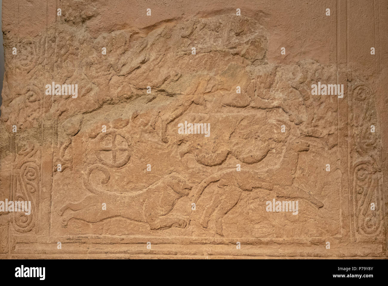 Grabkunst Stelen (grabstein), von Grab V, Grab Kreis ein in Mykene, zeigt eine Jagdszene, Löwe auf der Jagd nach einem Hirsch, mit Wagenlenker, 1700 - 1500 v. Chr.. Stockfoto