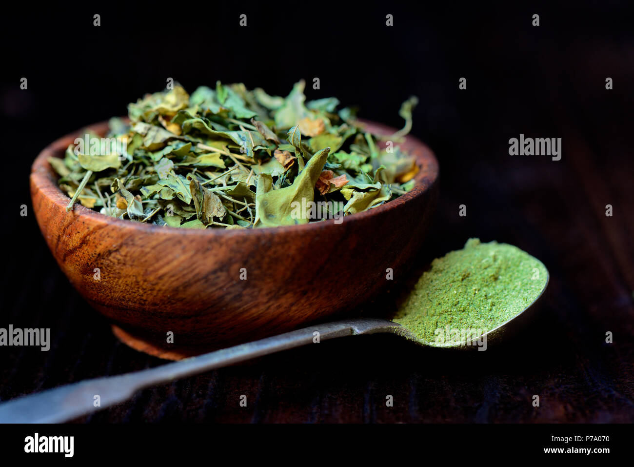 Moringa Blätter und Moringa Pulver, Moringa oleifera Stockfoto