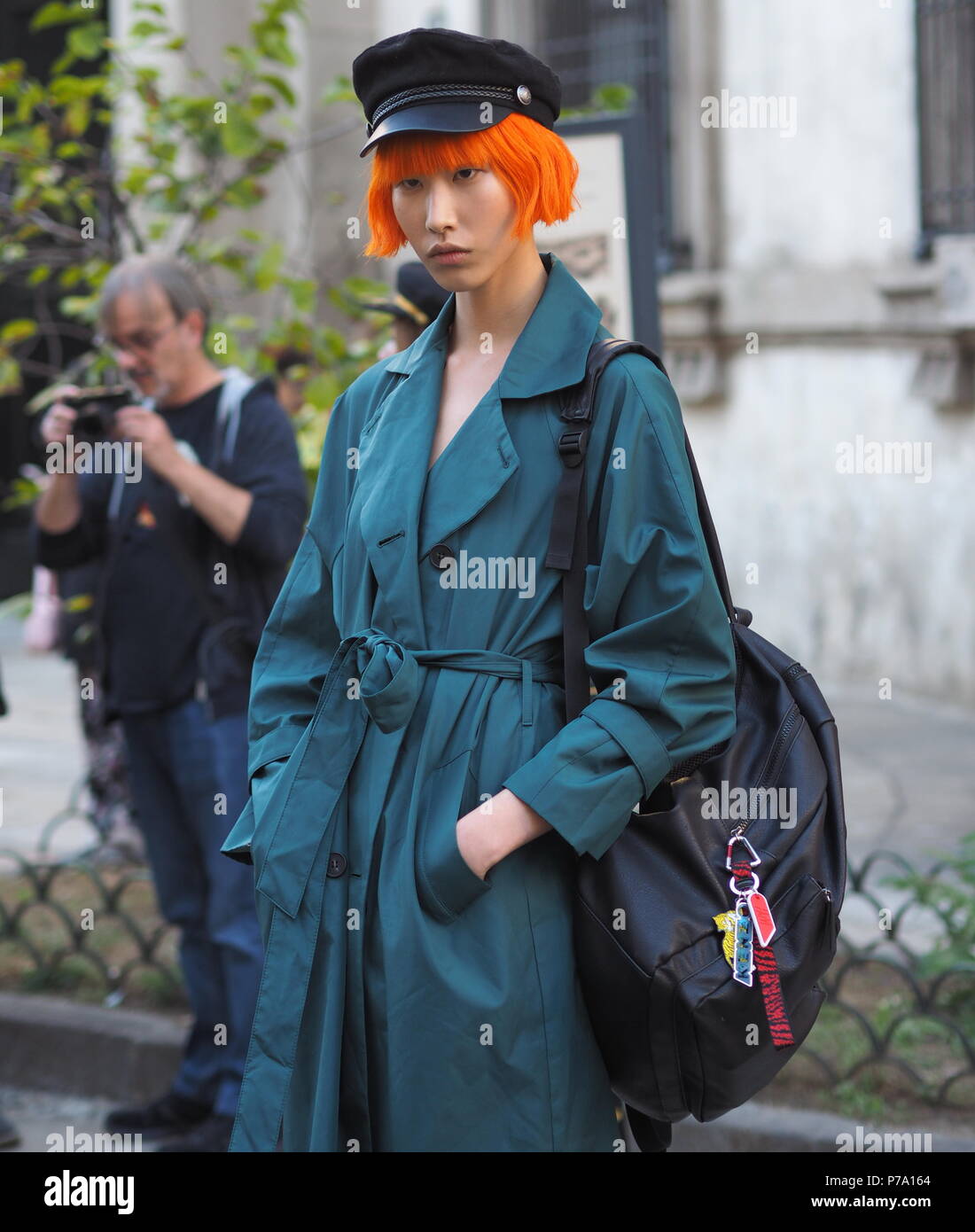 Mailand - 21. SEPTEMBER: die modische Frau vor VIVETTA fashion show, Mailand Fashion Week street style Stockfoto