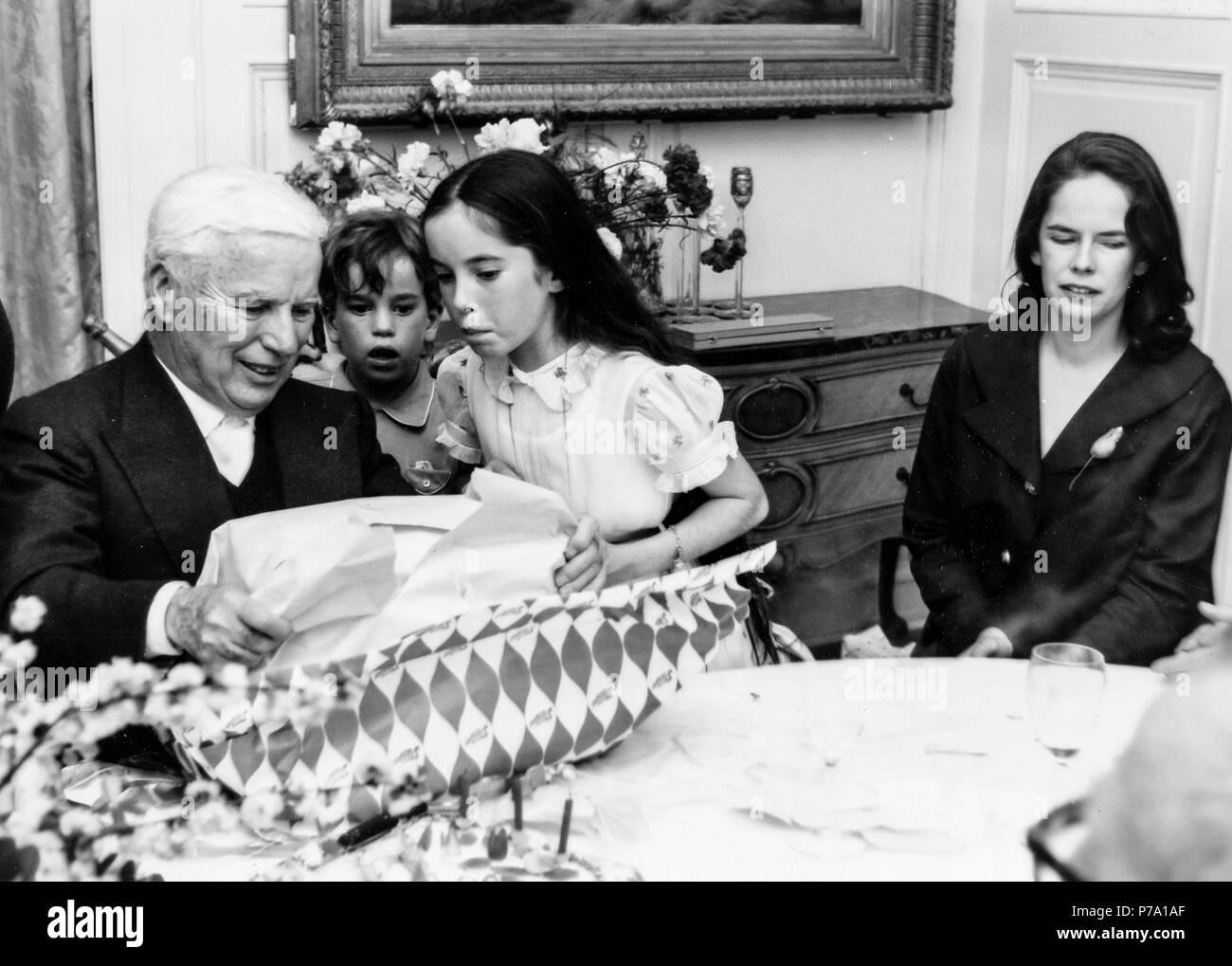 Josephine Chaplin, Eugene Chaplin, Oona O'Neill, feiern den 70. Geburtstag von Charlie Chaplin, corsier sur Vevey, Schweiz, 17. April 1959 Stockfoto