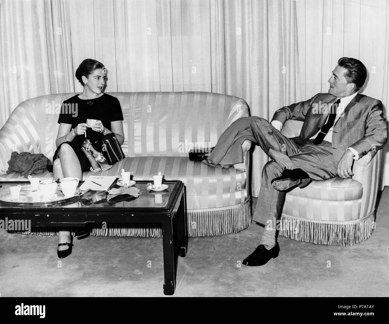 Kirk douglas and anne buydens Fotos und Bildmaterial in hoher