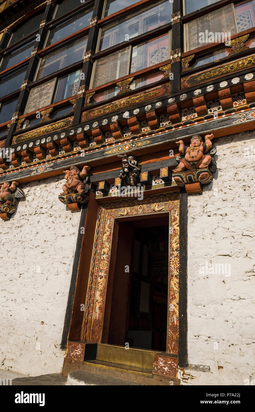 Malerei und Holzarbeiten von Windows und die Tür am Tashi Cho Dzong, Thimpu, Bhutan - Tashi-Cho (oder) Tashichho Dzong ist die respektvolle Dzong in Thimph Stockfoto