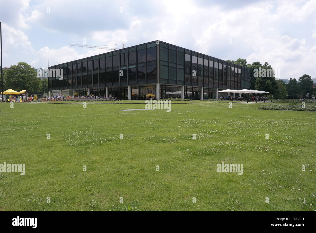 Das Stuttgarter Landtagsgebäude wurde in den Jahren 1958 bis 1961 von der Landesbauverwaltung nach Entwürfen von Kurt Viertel errichtet. Stockfoto