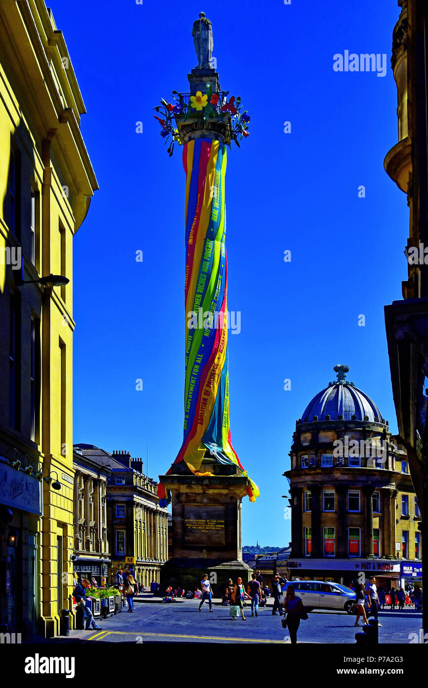 Newcastle upon Tyne Greys Monument, Reflexionen und Blackett St Stockfoto