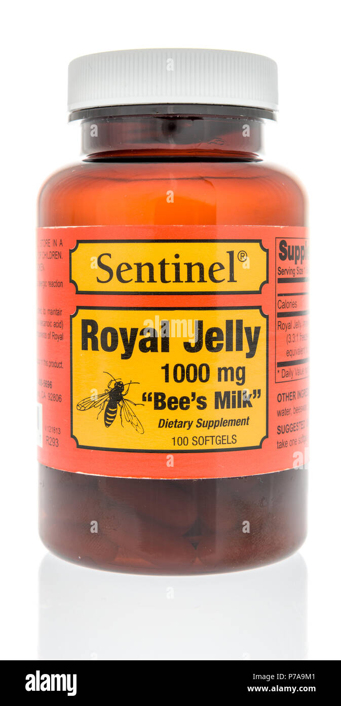 Winneconne, WI - 4. Juli 2018: eine Flasche Sentinel Gelee Royale auf einem isolierten Hintergrund. Stockfoto